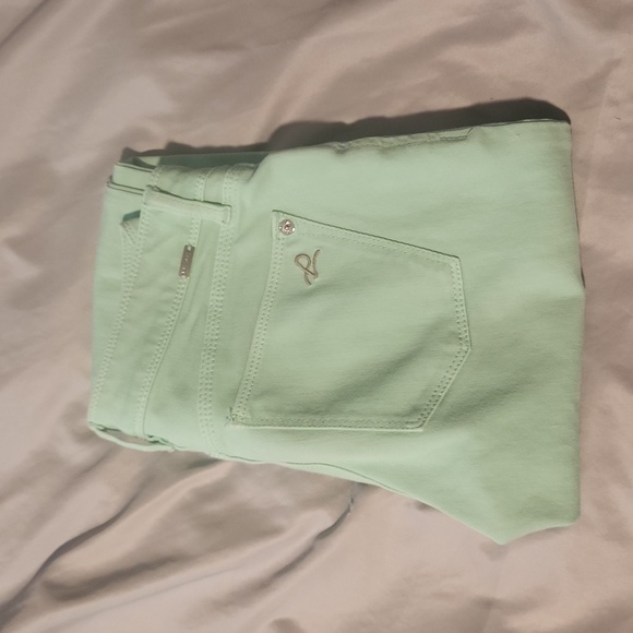 DL1961 size 26 - Picture 2 of 5